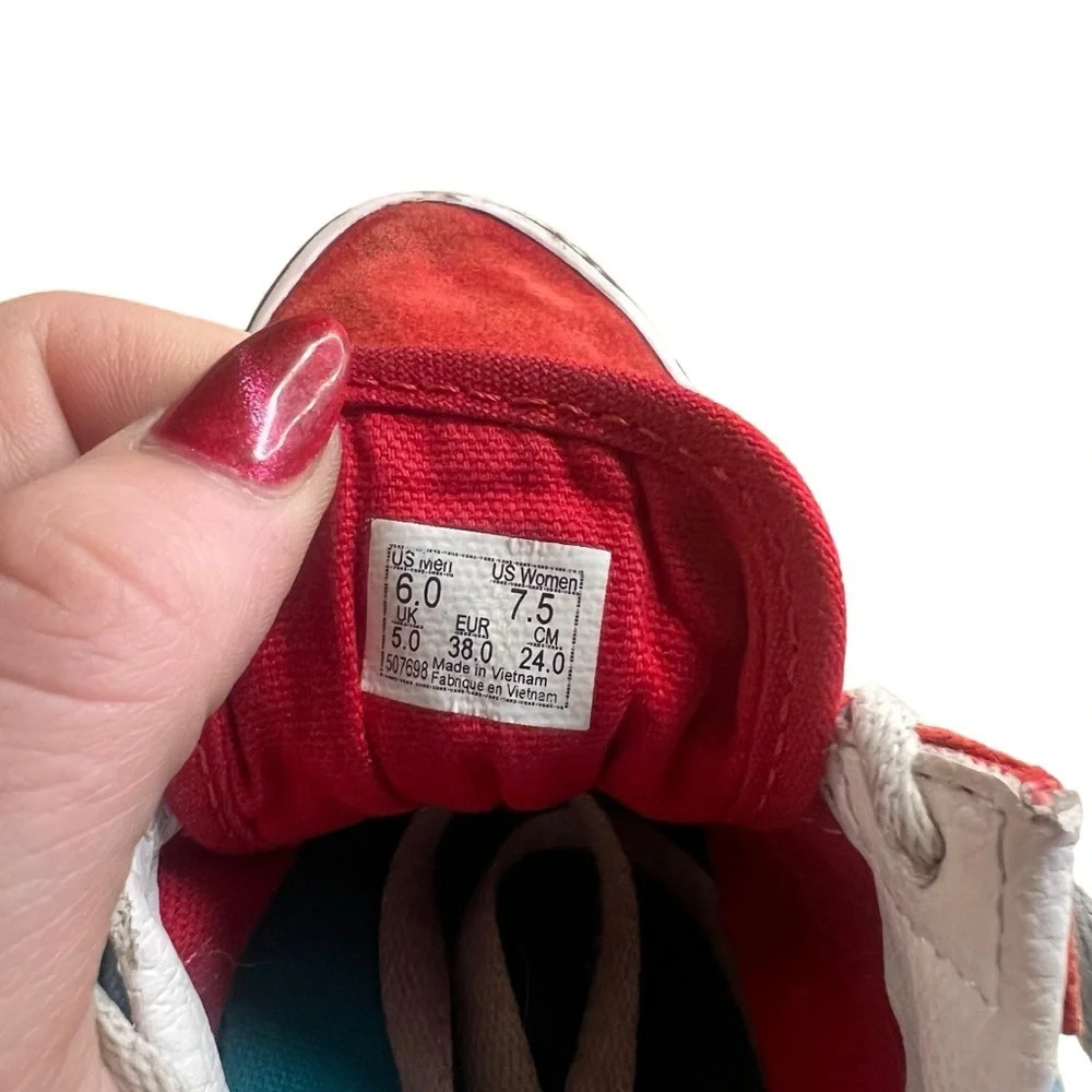 Vans Old Skool "Retro Mart" Low Top Lace Up Sneakers -‎ Men's 6.0 / Women's 7.5 - Picture 9 of 9